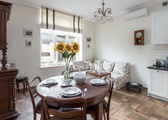 Cheerful Air Conditioned Apartment With Mezzanine And Parking - Old Town